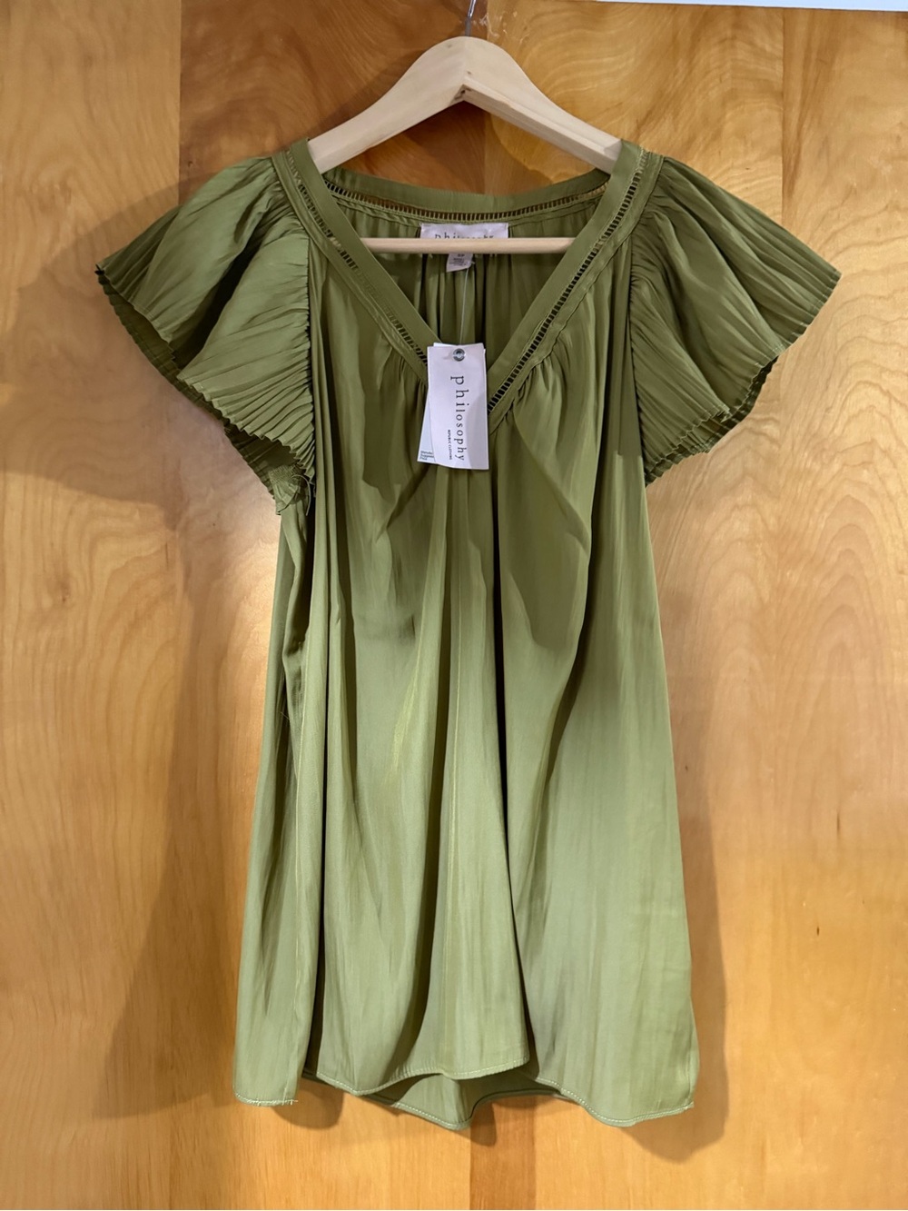 Philosophy Olive Green Pleated Flutter Sleeve V-Neck Blouse - Picture 2 of 4